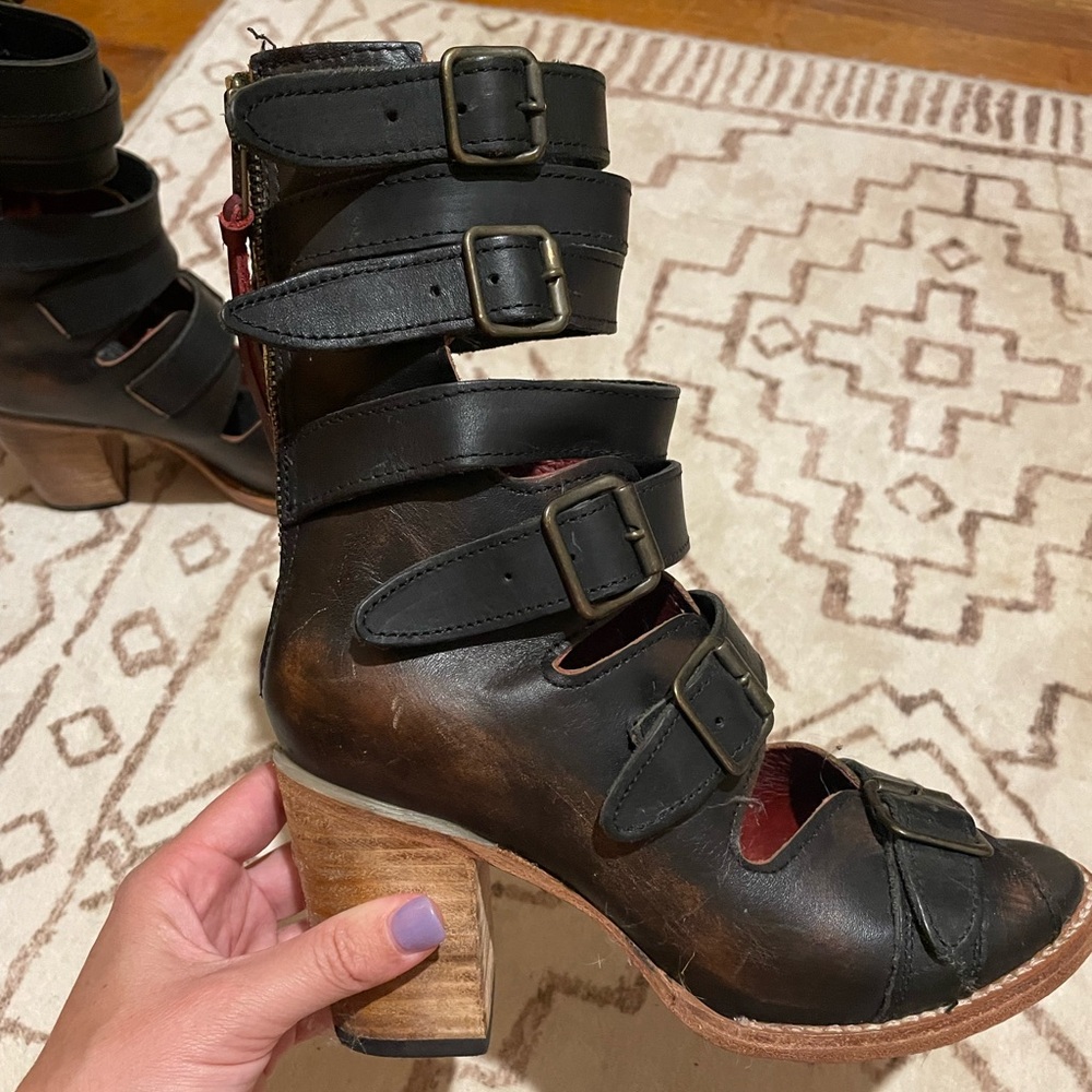 Freebird Bond Booties. Size 8